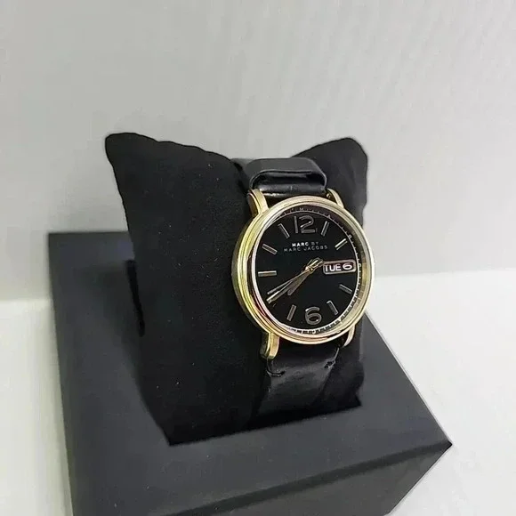 Womens Marc by Marc Jacobs MBM8651 Fergus Day Date 38MM Gold Watch New Battery - Picture 3 of 16